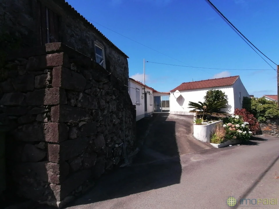 Moradia T2 para Venda em Cedros Foto 4