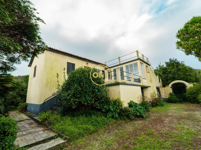 Moradia T4 para Venda em Capelas Foto 8