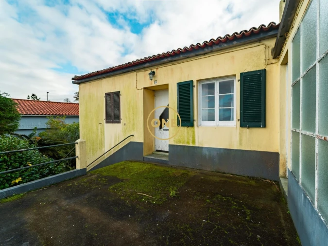 Moradia T4 para Venda em Capelas Foto 9