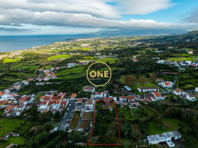 Moradia T4 para Venda em Capelas Foto 3