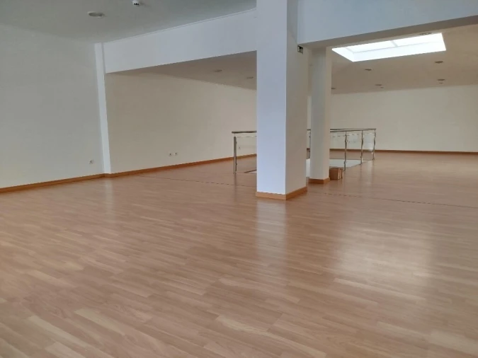 Loja para Arrendamento em São Domingos de Rana Foto 2