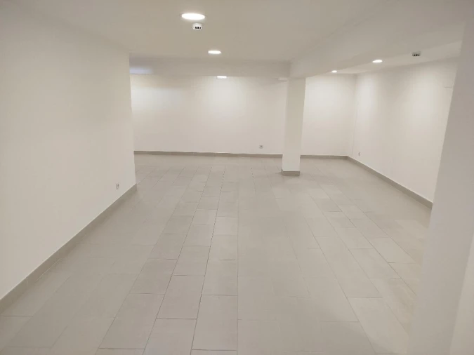 Loja para Arrendamento em São Domingos de Rana Foto 6