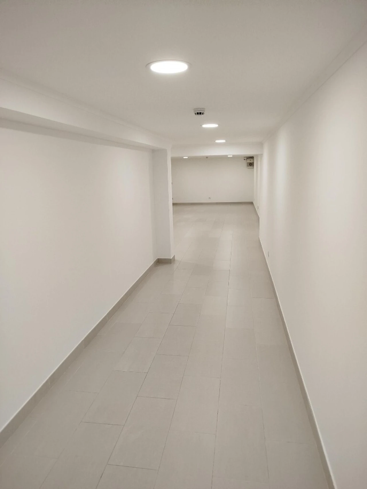 Loja para Arrendamento em São Domingos de Rana Foto 8