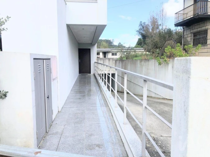 Moradia T3 para Venda em São Felix da Marinha Foto 3