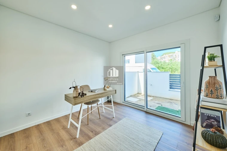 Moradia T4 para Venda em Laranjeiro e Feijó Foto 14