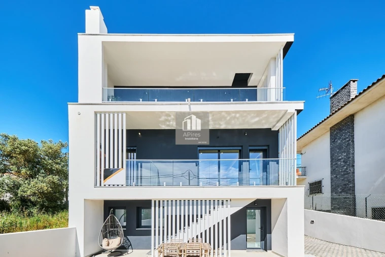 Moradia T4 para Venda em Laranjeiro e Feijó Foto 9