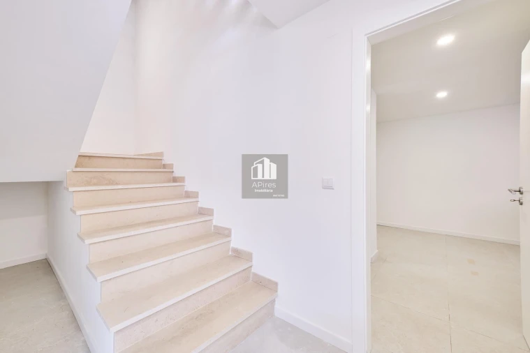 Moradia T4 para Venda em Laranjeiro e Feijó Foto 42