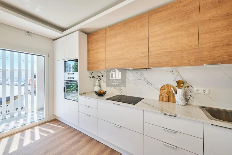 Moradia T4 para Venda em Laranjeiro e Feijó Foto 24