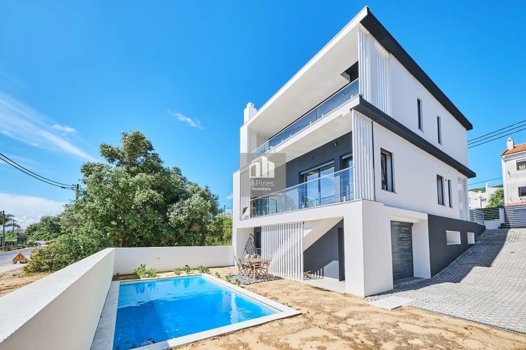 Moradia T4 para Venda em Laranjeiro e Feijó Foto 7