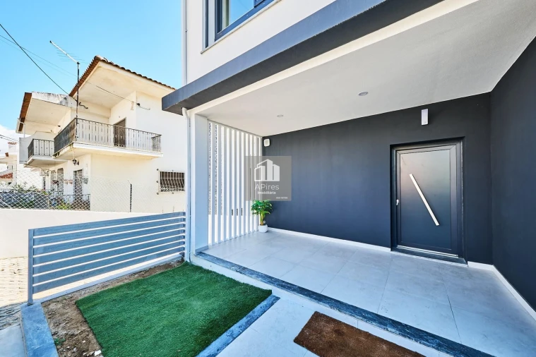 Moradia T4 para Venda em Laranjeiro e Feijó Foto 5