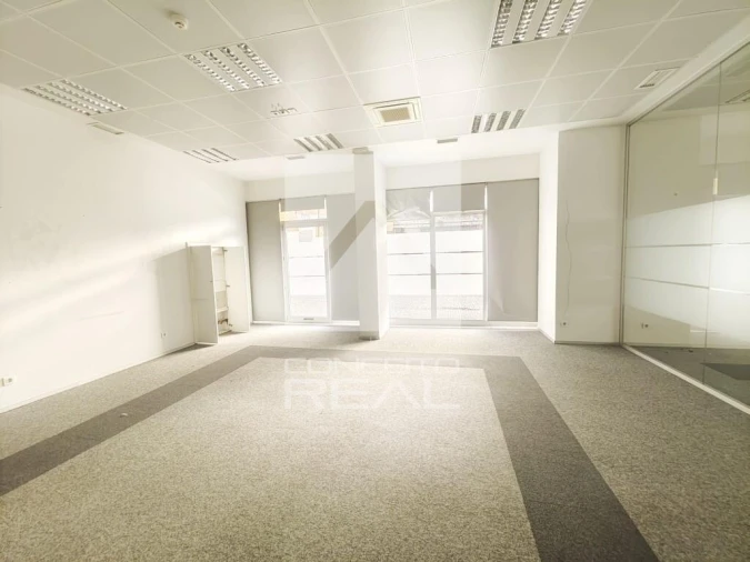 Loja para Venda em Cidade da Maia Foto 6