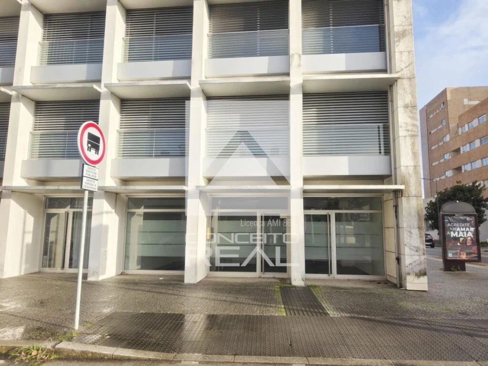 Loja para Venda em Cidade da Maia Foto 1