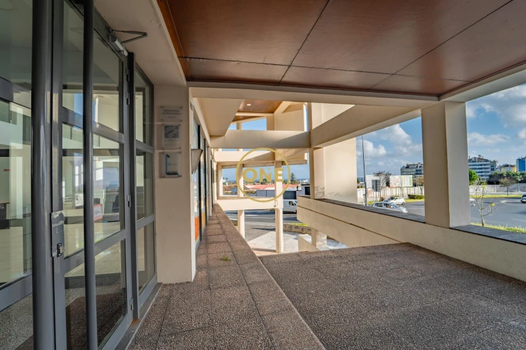 Loja para Venda em Ponta Delgada (São Pedro) Foto 24