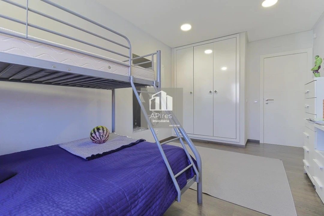 Moradia T5 para Venda em Costa da Caparica Foto 38