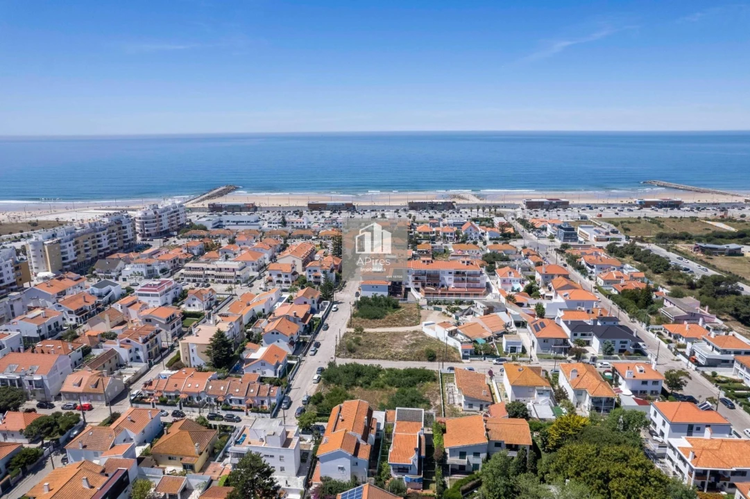 Moradia T5 para Venda em Costa da Caparica Foto 5