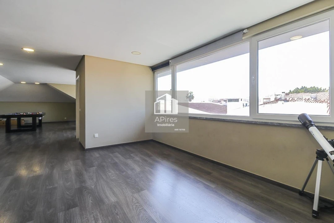 Moradia T5 para Venda em Costa da Caparica Foto 26