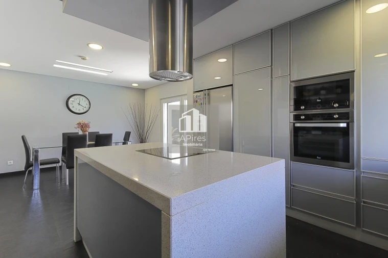 Moradia T5 para Venda em Costa da Caparica Foto 51