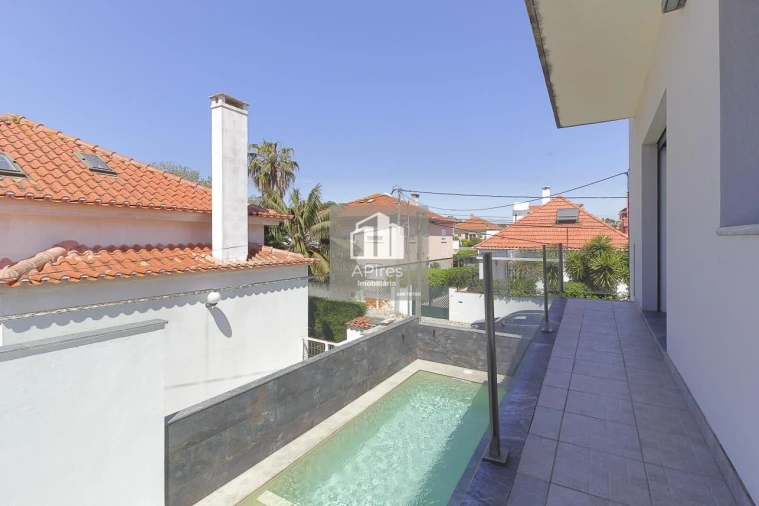 Moradia T5 para Venda em Costa da Caparica Foto 36