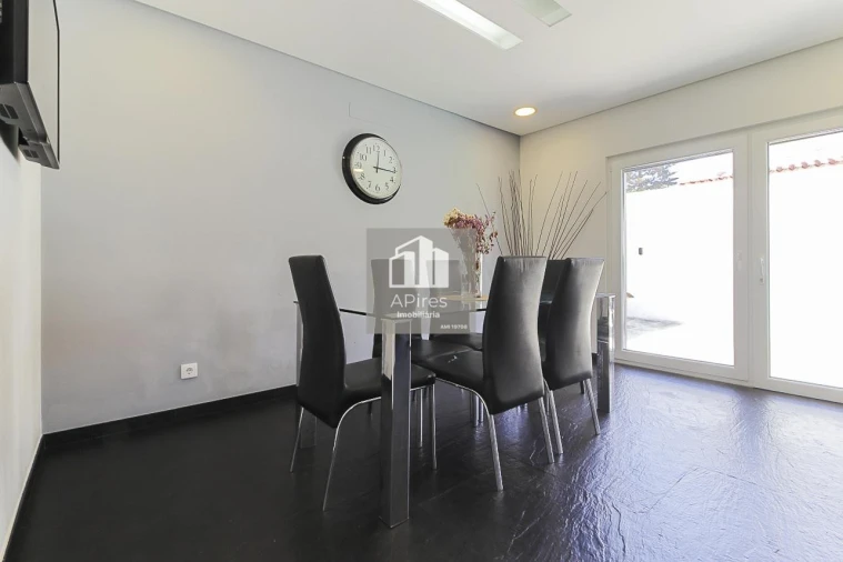 Moradia T5 para Venda em Costa da Caparica Foto 46