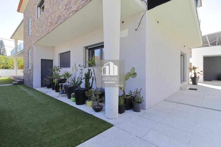 Moradia T5 para Venda em Costa da Caparica Foto 11