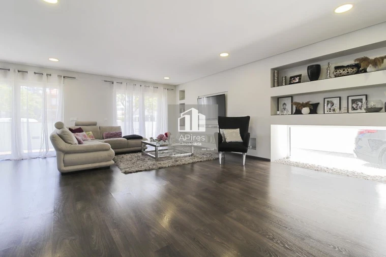 Moradia T5 para Venda em Costa da Caparica Foto 13