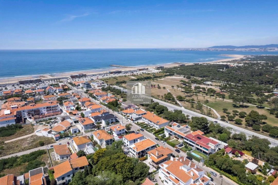 Moradia T5 para Venda em Costa da Caparica Foto 10