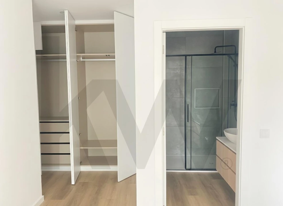 Apartamento T2 para Venda em Faro (Sé e São Pedro) Foto 11