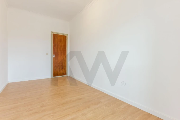 Apartamento T3 para Venda em Seixal, Arrentela e Aldeia de Paio Pires Foto 6