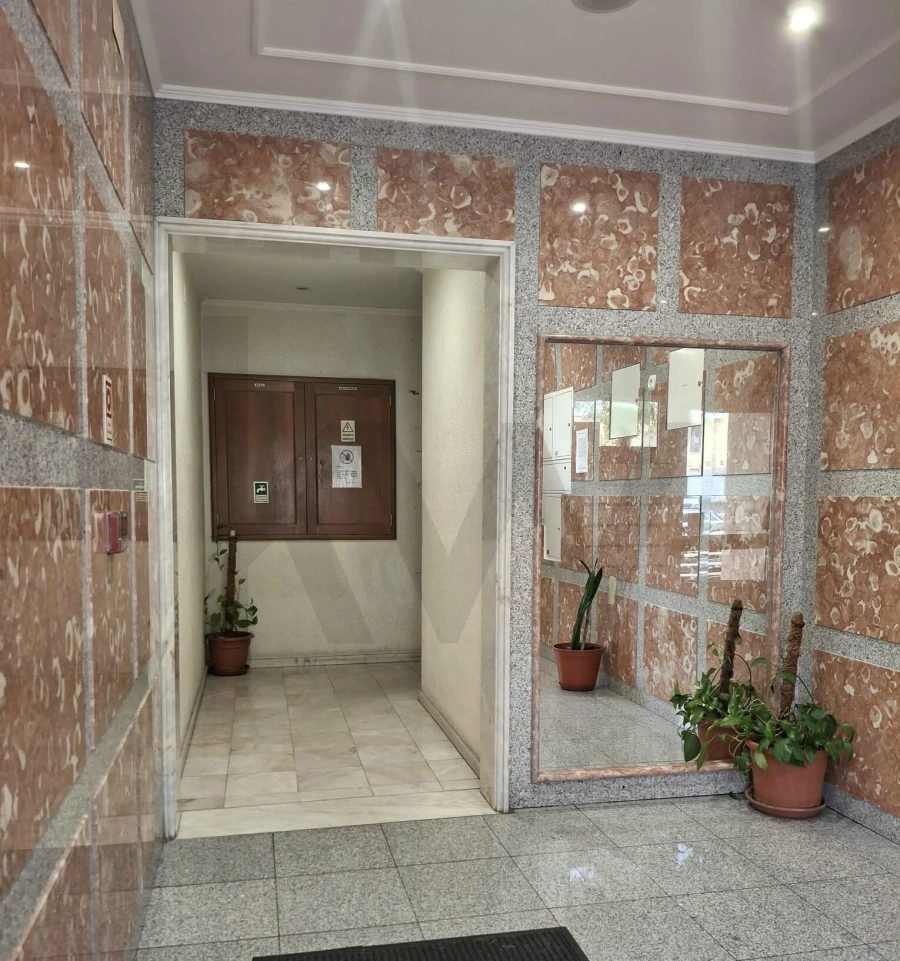 Apartamento T3 para Venda em Sacavém e Prior Velho Foto 3