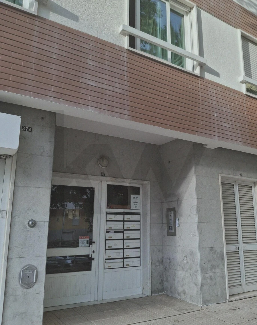 Apartamento T3 para Venda em Sacavém e Prior Velho Foto 2