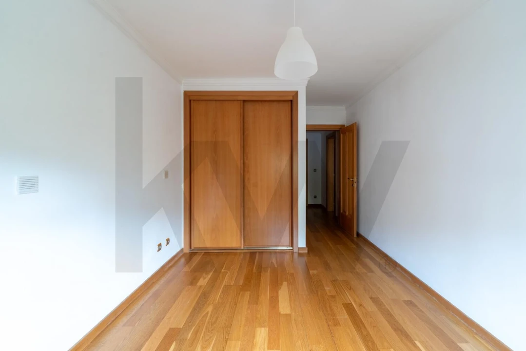 Apartamento T2 para Arrendamento em Lumiar Foto 14