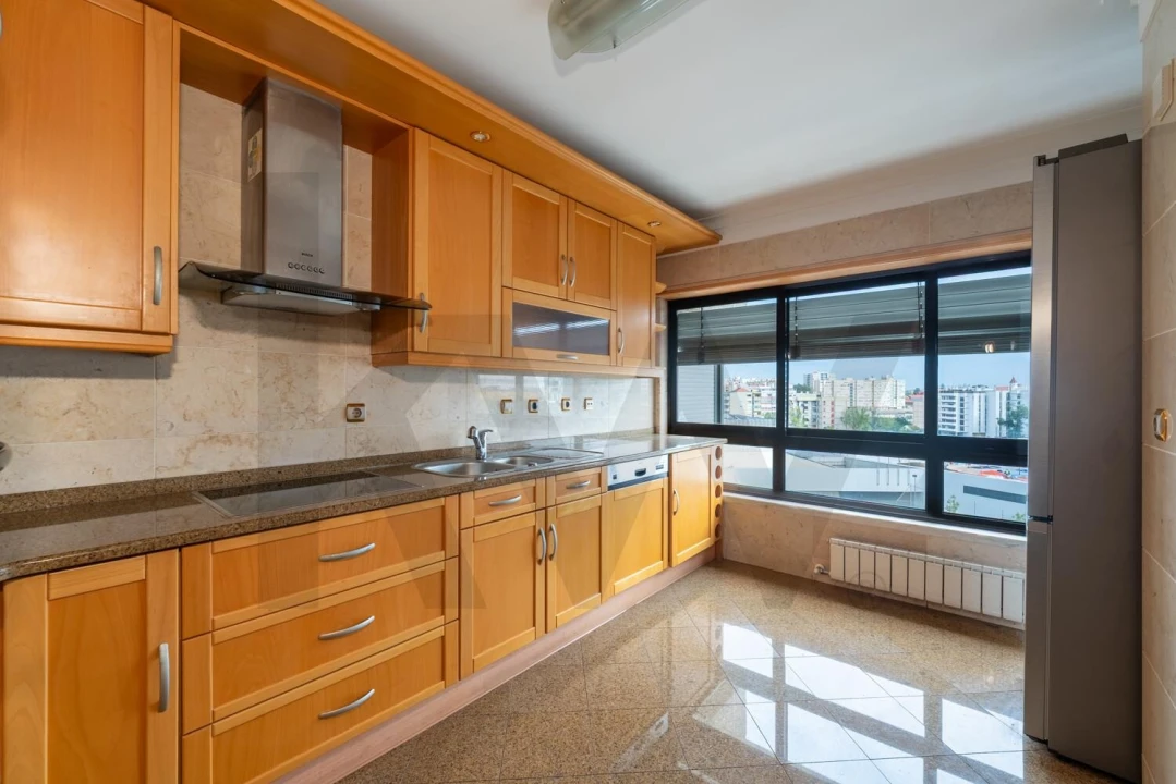 Apartamento T2 para Arrendamento em Lumiar Foto 7