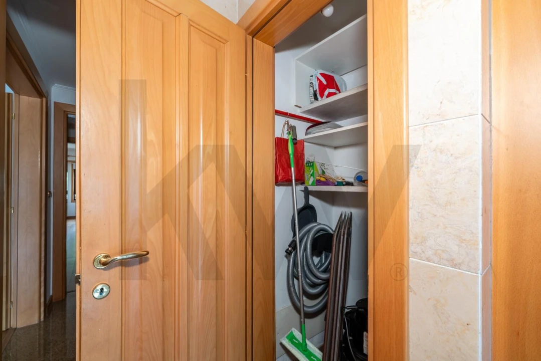 Apartamento T2 para Arrendamento em Lumiar Foto 9