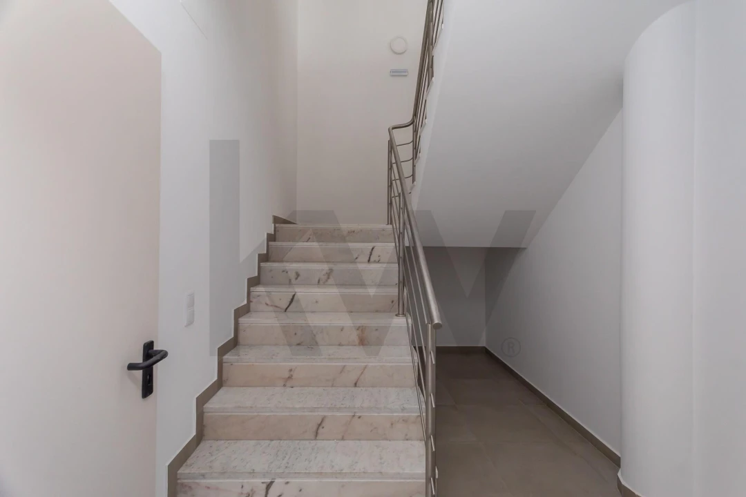 Loja para Venda em Carnaxide e Queijas Foto 16