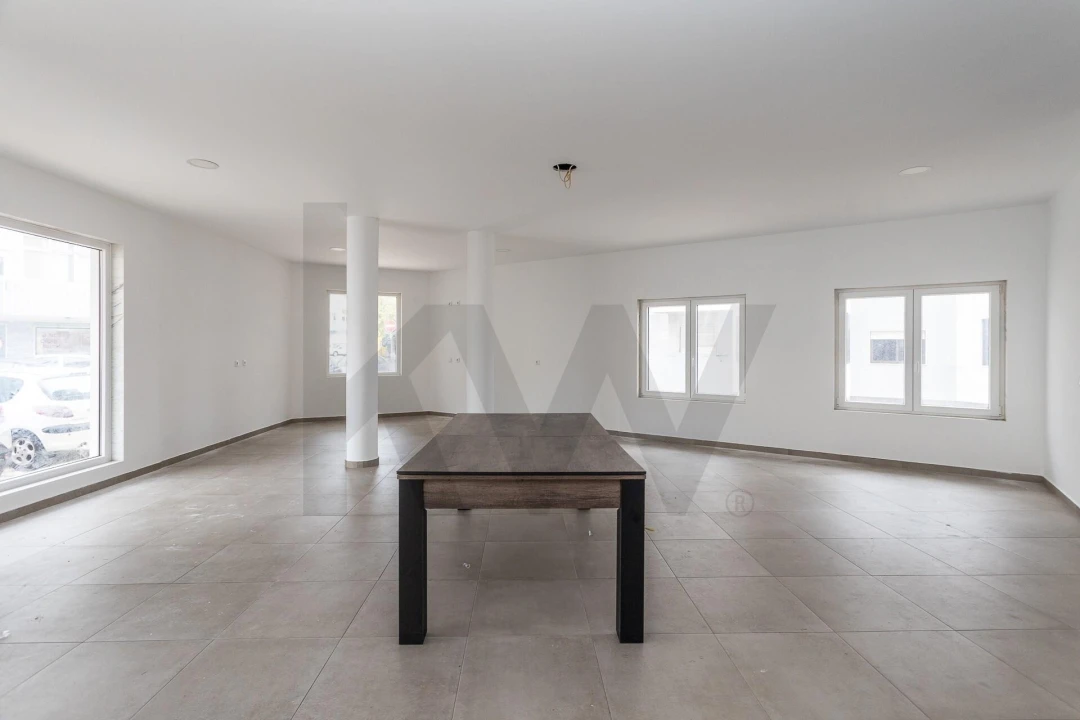 Loja para Venda em Carnaxide e Queijas Foto 1