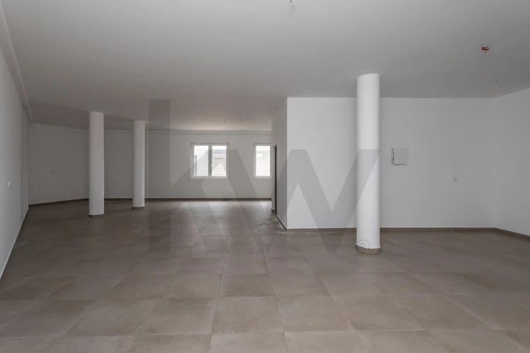 Loja para Venda em Carnaxide e Queijas Foto 17