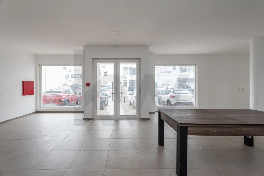 Loja para Venda em Carnaxide e Queijas Foto 2