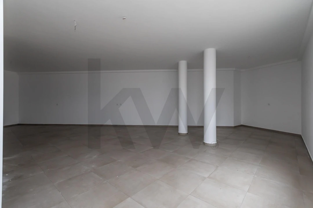 Loja para Venda em Carnaxide e Queijas Foto 24