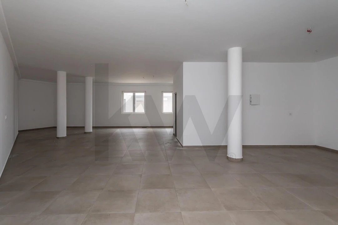 Loja para Venda em Carnaxide e Queijas Foto 17