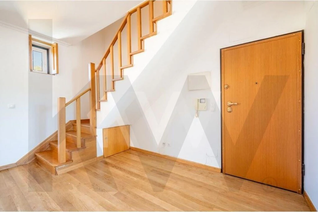 Apartamento T1 para Arrendamento em Lumiar Foto 4