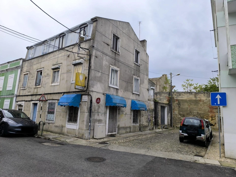 Prédio para Venda em Almada, Cova da Piedade, Pragal e Cacilhas Foto 1