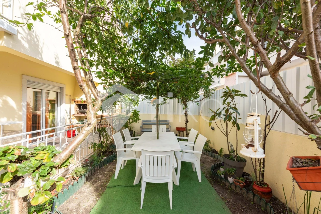 Moradia T4 para Venda em Charneca de Caparica e Sobreda Foto 6