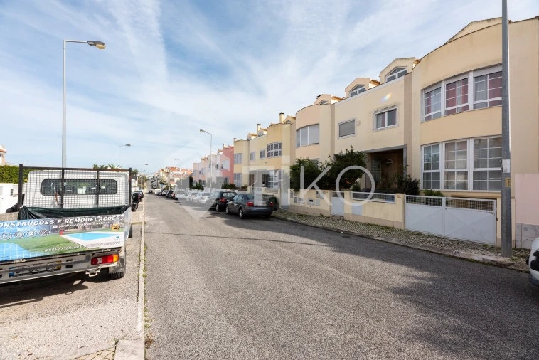 Moradia T4 para Venda em Charneca de Caparica e Sobreda Foto 59