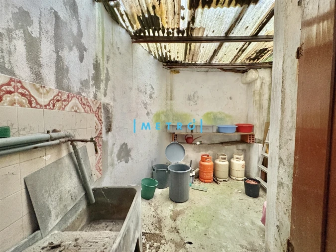 Prédio para Venda em Santa Marinha e São Pedro da Afurada Foto 8