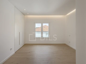 Apartamento T3 para Venda em Carcavelos e Parede