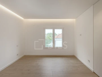 Apartamento T3 para Venda em Carcavelos e Parede