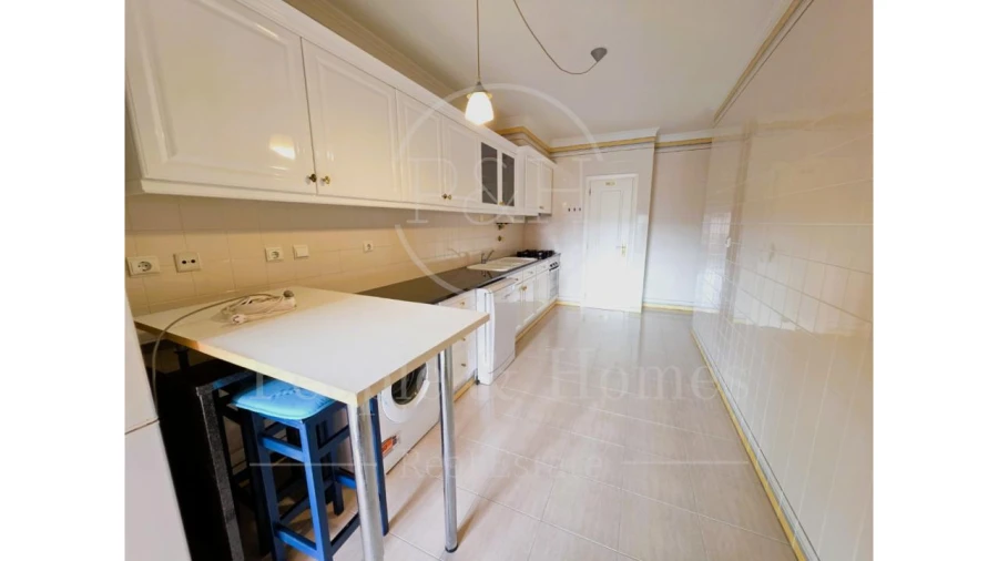 Apartamento T1 para Venda em Carcavelos e Parede Foto 13