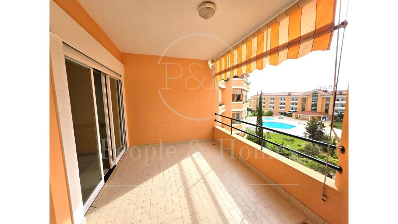 Apartamento T1 para Venda em Carcavelos e Parede Foto 8