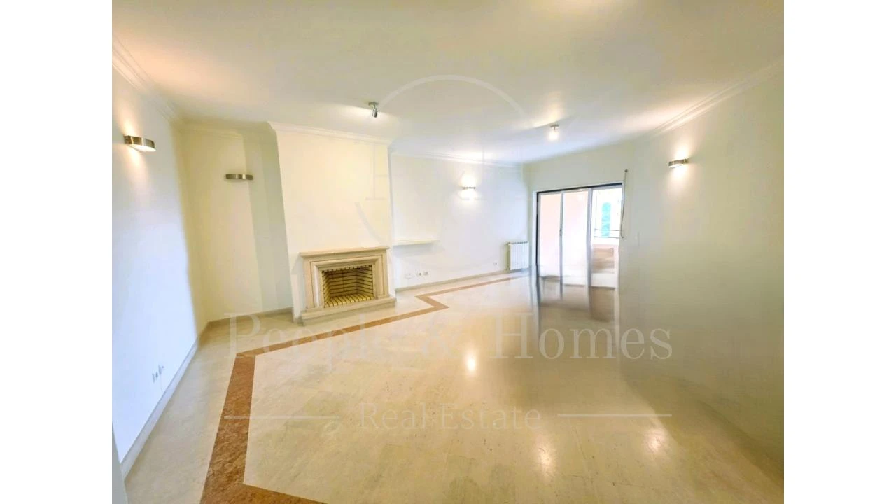 Apartamento T1 para Venda em Carcavelos e Parede Foto 6