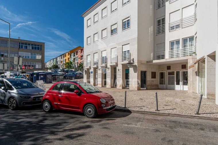 Loja para Arrendamento em Almada, Cova da Piedade, Pragal e Cacilhas Foto 10